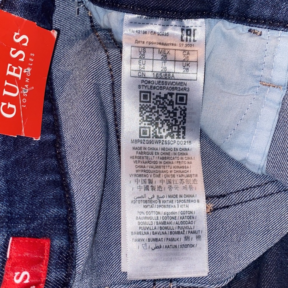Guess - Jean’s - Picture 6 of 8